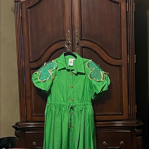 QUEEN OF SPARKLES Dresses & Skirts - QUEEN OF SPARKLES Green Button-Front Dress with Sequin Shamrock Shoulder Accents